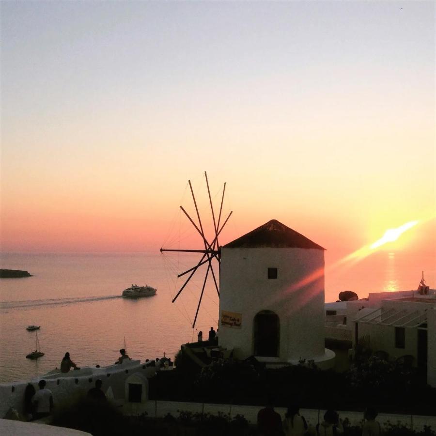 Lioyerma Windmill Villa With Outdoor Hot Tub Oia  Exterior photo