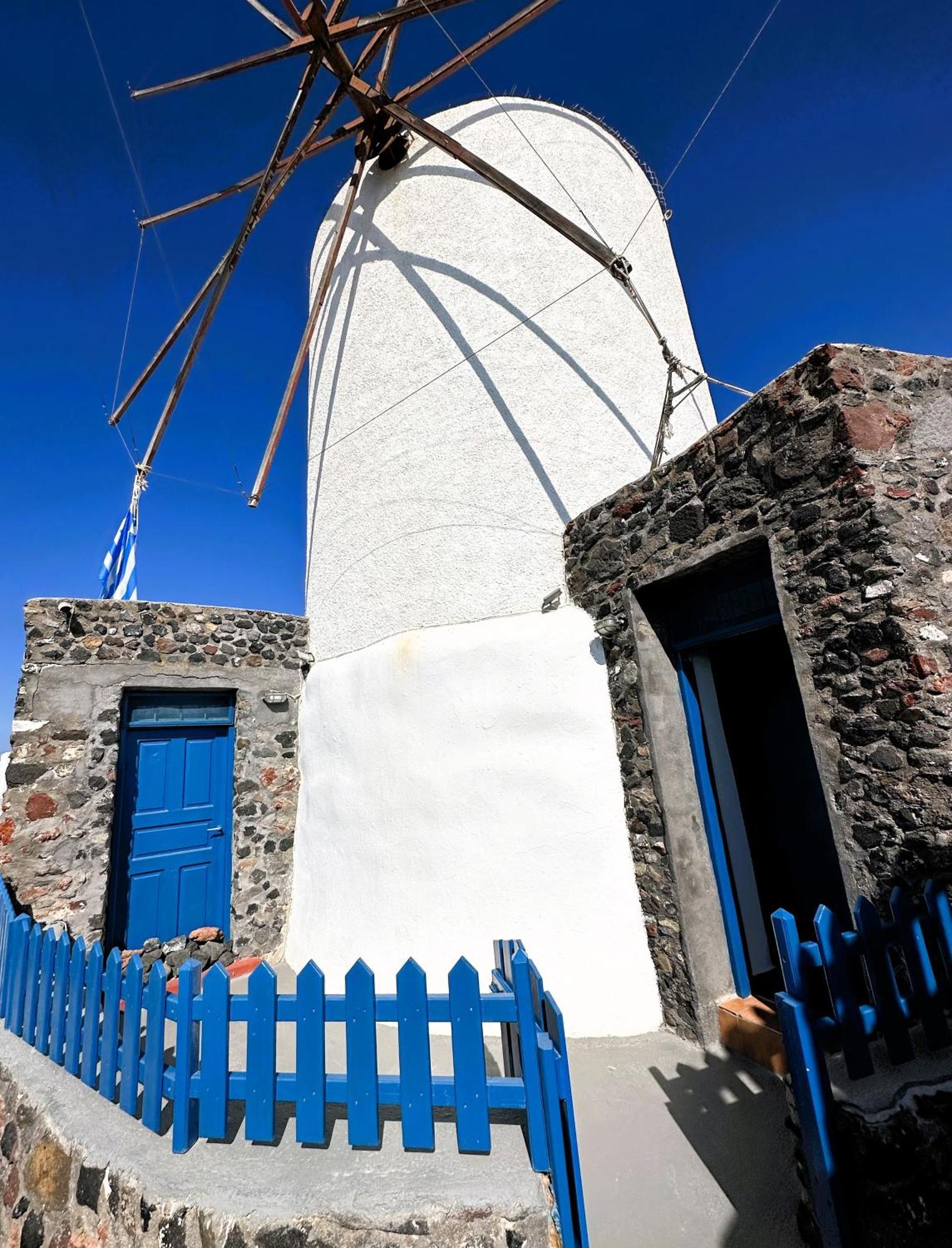 Lioyerma Windmill Villa With Outdoor Hot Tub Oia  Exterior photo