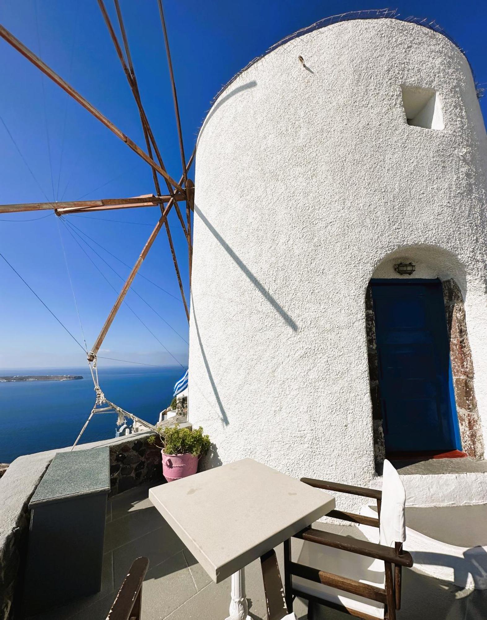 Lioyerma Windmill Villa With Outdoor Hot Tub Oia  Exterior photo