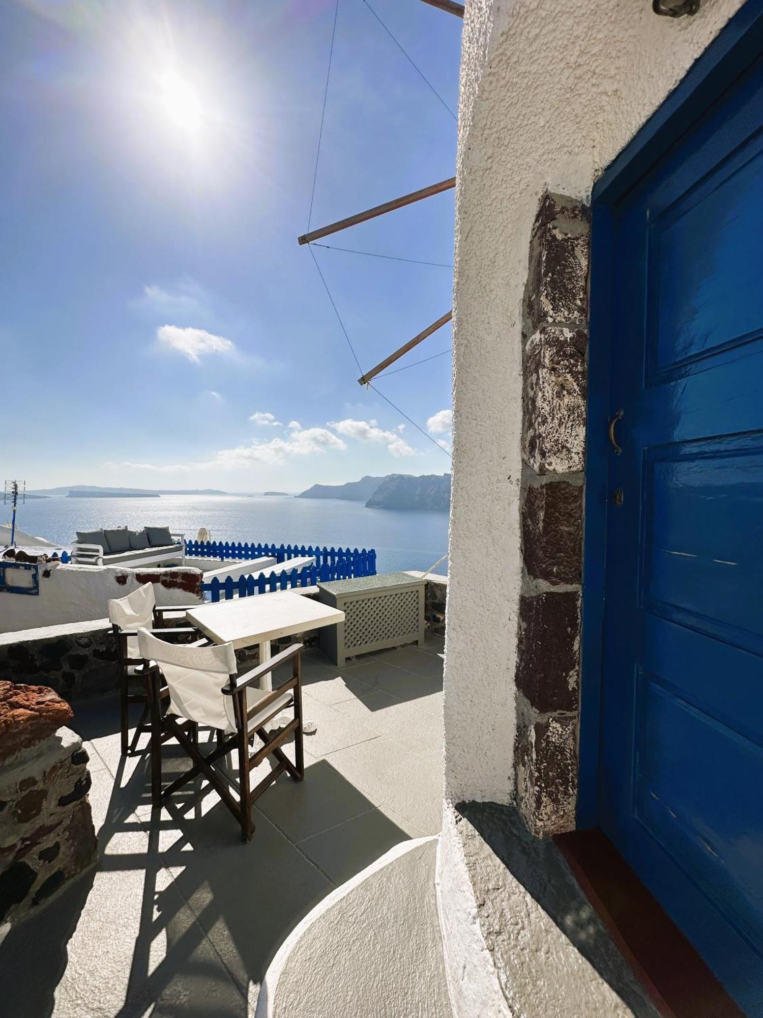 Lioyerma Windmill Villa With Outdoor Hot Tub Oia  Exterior photo