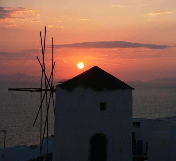 Lioyerma Windmill Villa With Outdoor Hot Tub Oia  Exterior photo