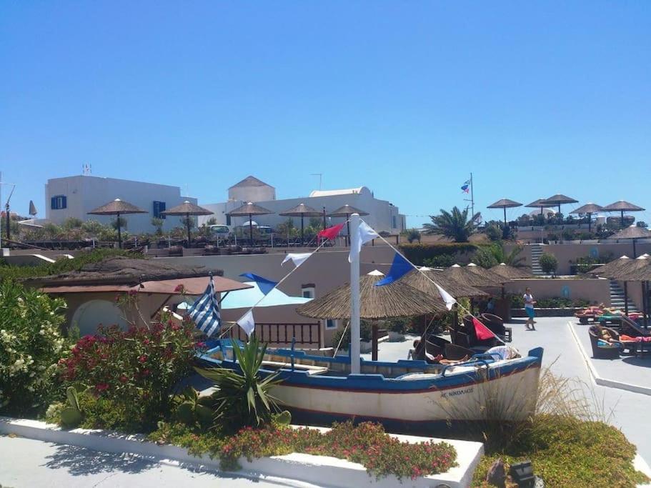 Lioyerma Windmill Villa With Outdoor Hot Tub Oia  Exterior photo