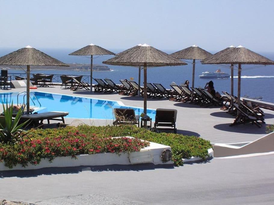 Lioyerma Windmill Villa With Outdoor Hot Tub Oia  Exterior photo