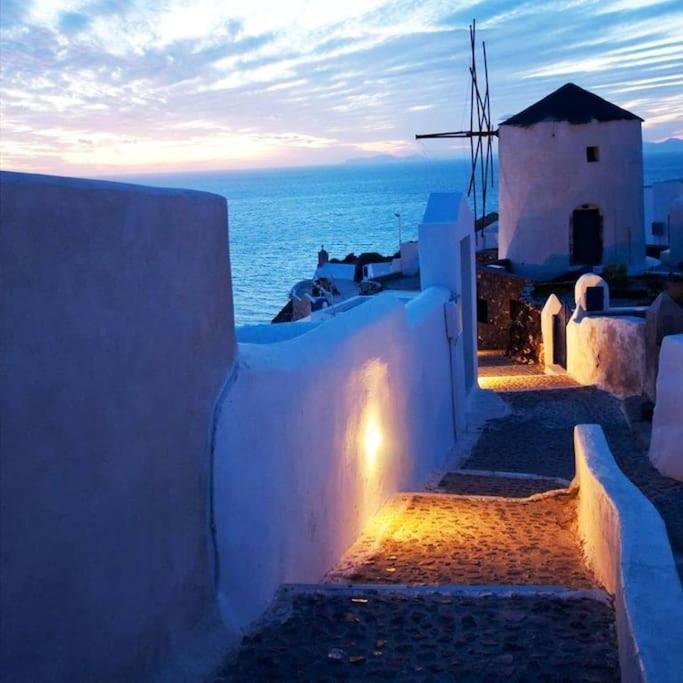 Lioyerma Windmill Villa With Outdoor Hot Tub Oia  Exterior photo