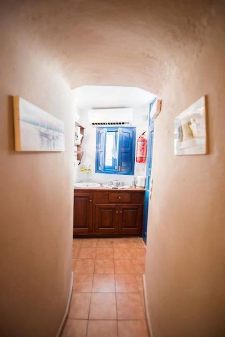Lioyerma Windmill Villa With Outdoor Hot Tub Oia  Exterior photo