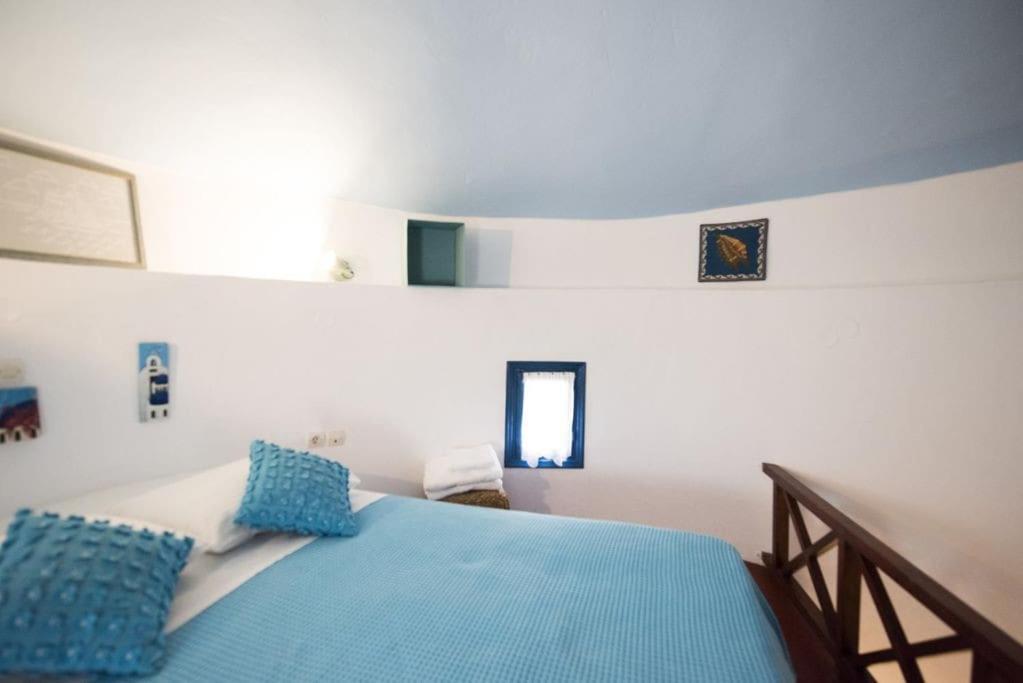 Lioyerma Windmill Villa With Outdoor Hot Tub Oia  Exterior photo